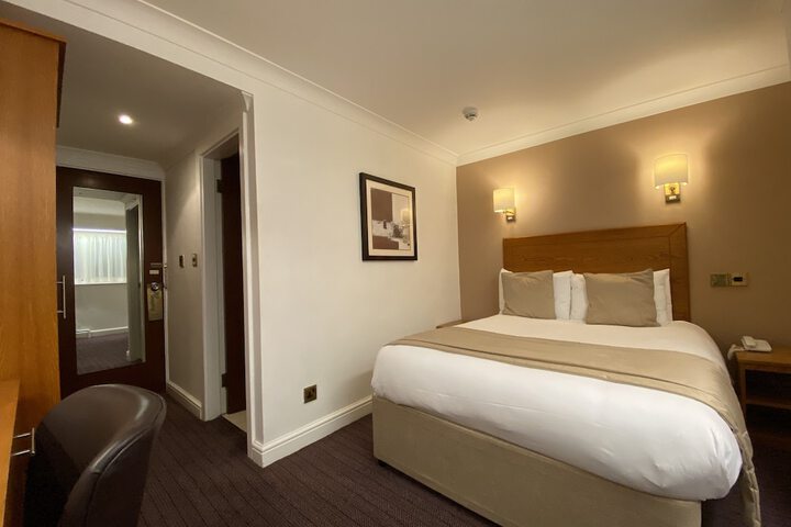 Room 6 of 52