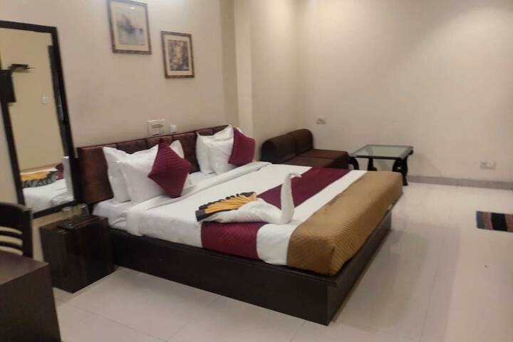 Room 3 of 31