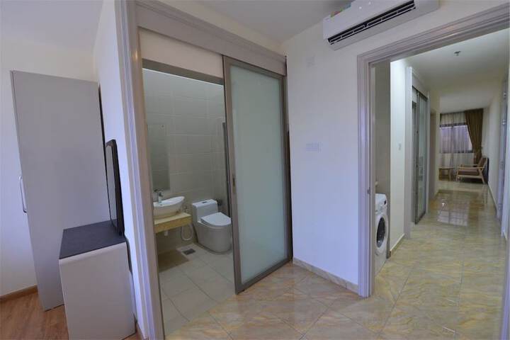 Room 33 of 76