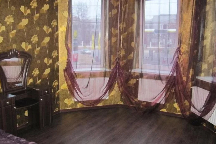 Room 5 of 16