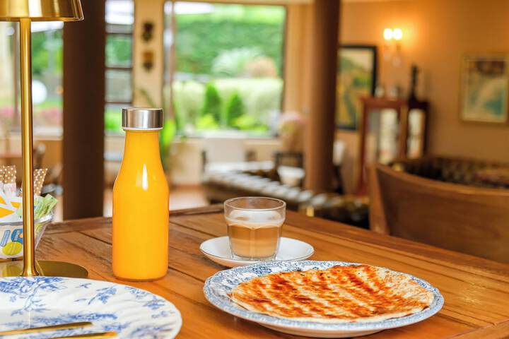 Breakfast/Coffee Service 90 of 122