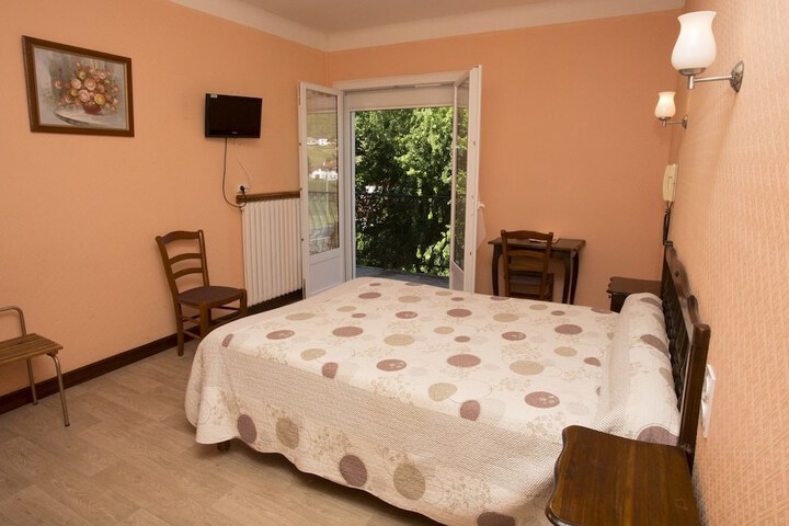 Room 5 of 9