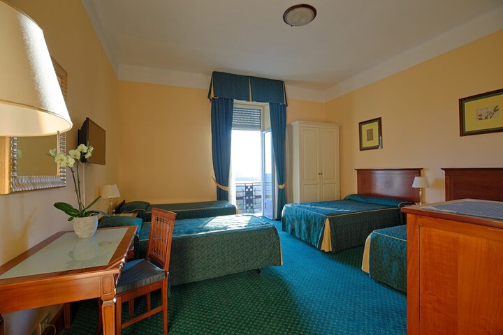 Room 7 of 121