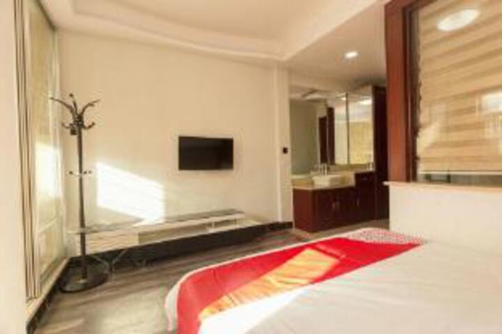 Room 4 of 6