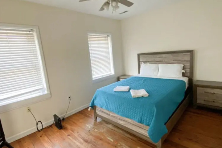 Room 4 of 16