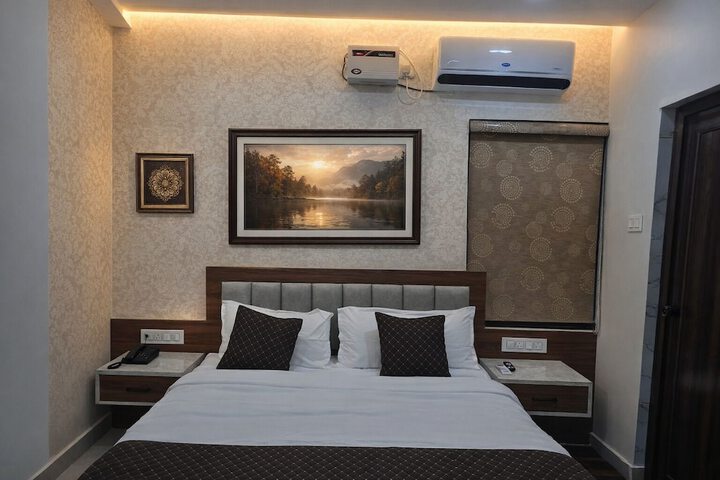 Room 7 of 9