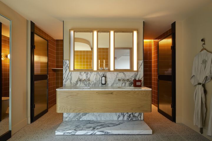 Room 32 of 52