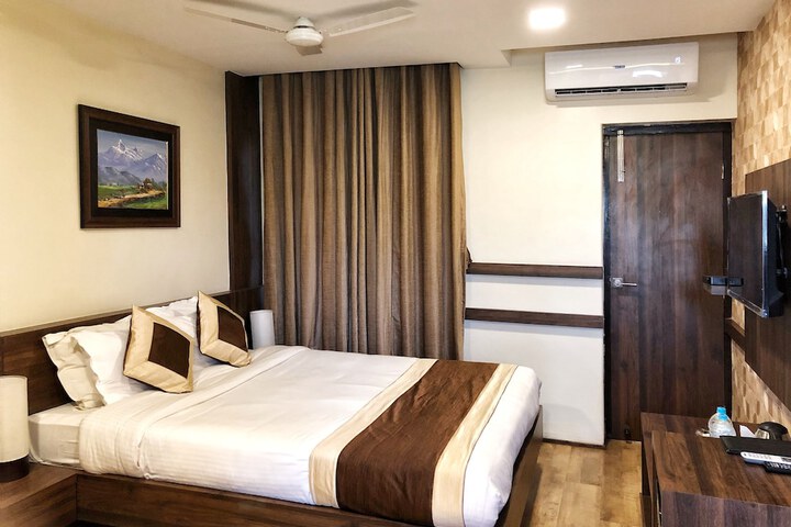 Room 13 of 38