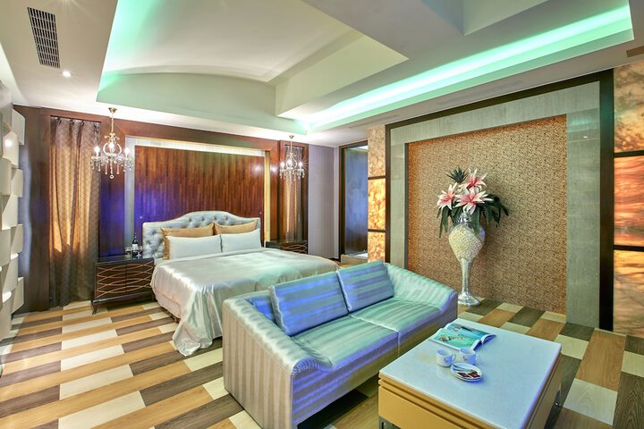 Room 8 of 50