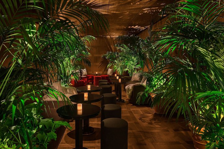 Lounge 73 of 82