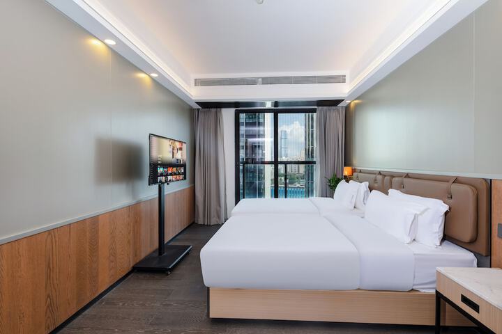 Room 8 of 42