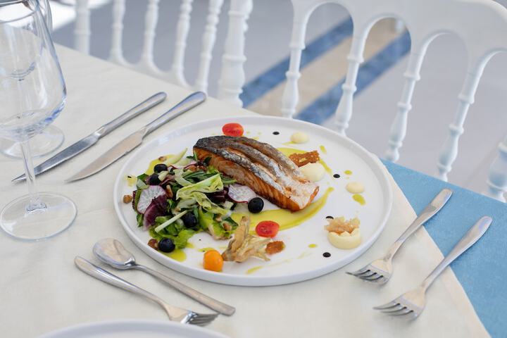 Dining 36 of 59