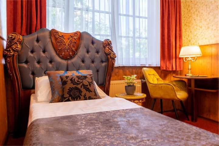 Room 19 of 50