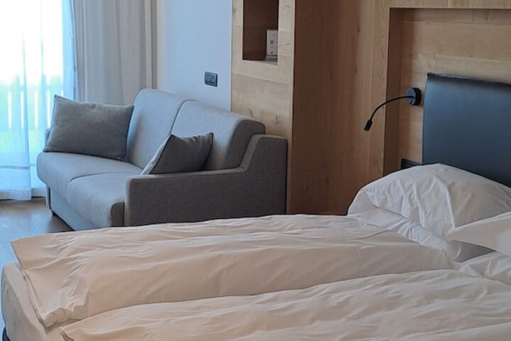 Room 28 of 127