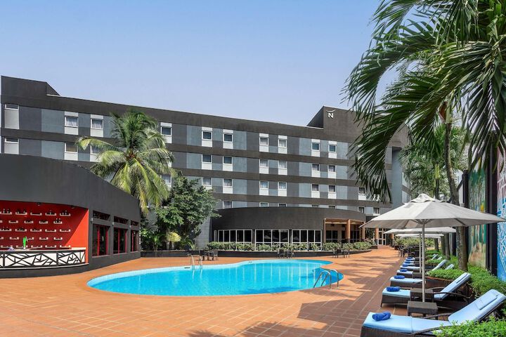 Hotel Pool