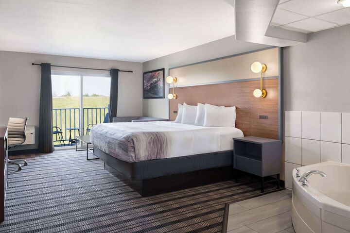 1 King Bed (9 of 32)