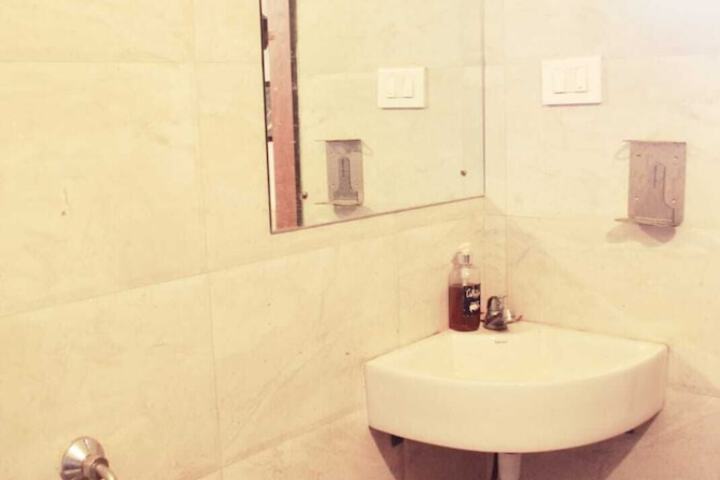 Room 12 of 18
