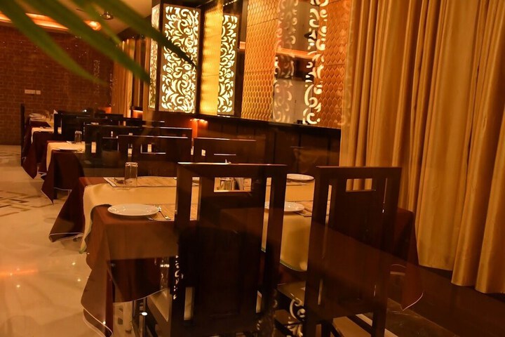 Dining 7 of 9