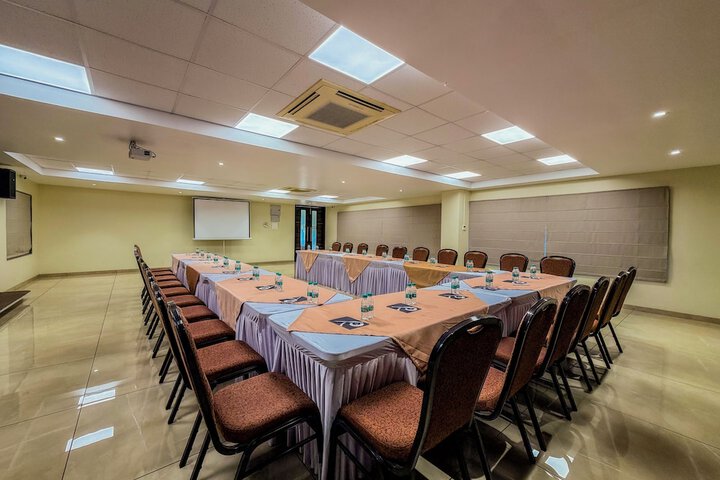 Ballroom/Hall 56 of 57