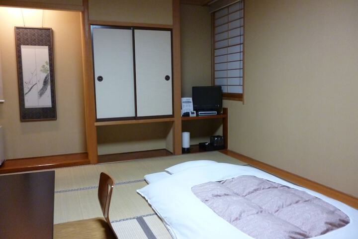 Room 9 of 29