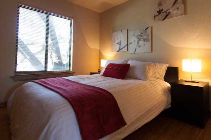 Room 2 of 82