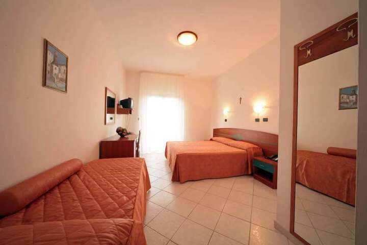 Room 6 of 45
