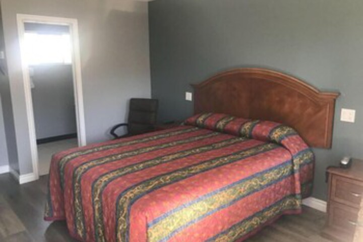 Room 9 of 20