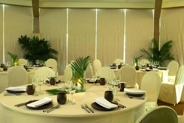 Dining 9 of 14