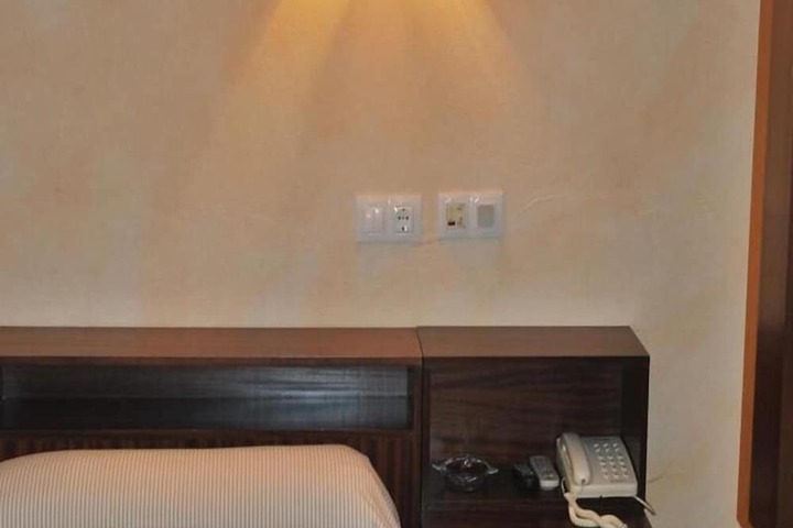 Room 7 of 34