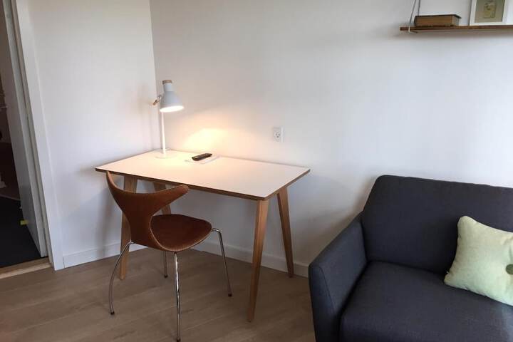 Room 52 of 80