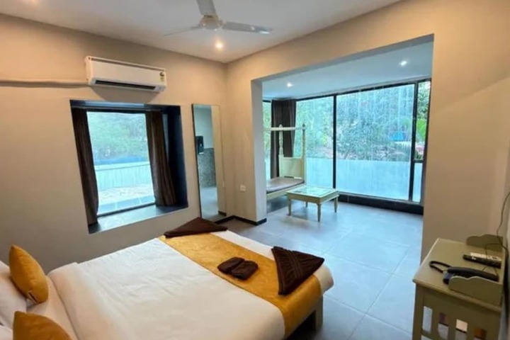 Room 9 of 27
