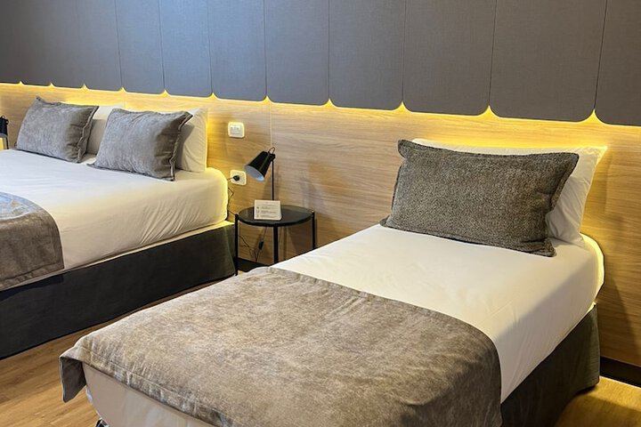 Room 7 of 19