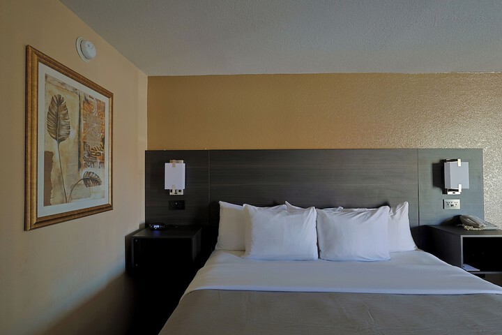 2 Queen Beds (18 of 32)