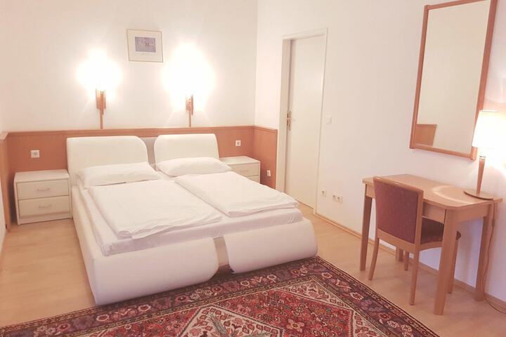 Room 44 of 133