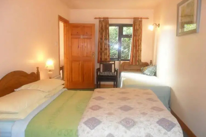 Room 3 of 10