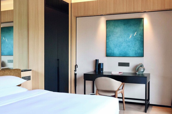 Room 20 of 176