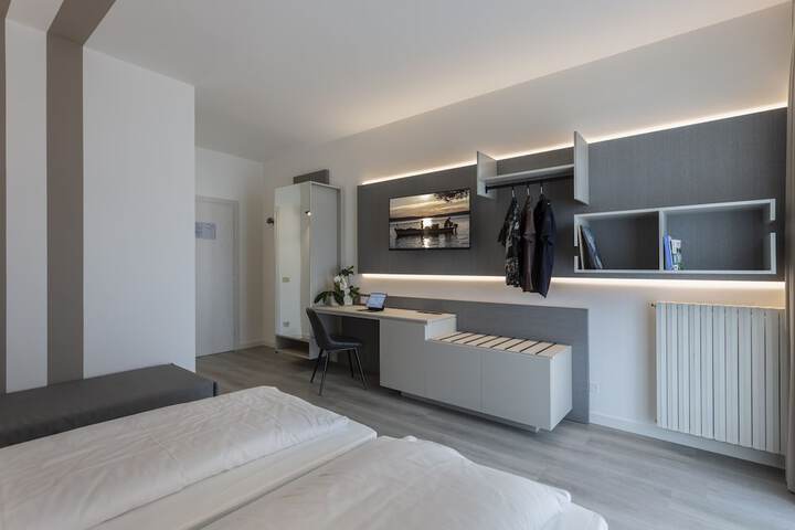 Room 12 of 68