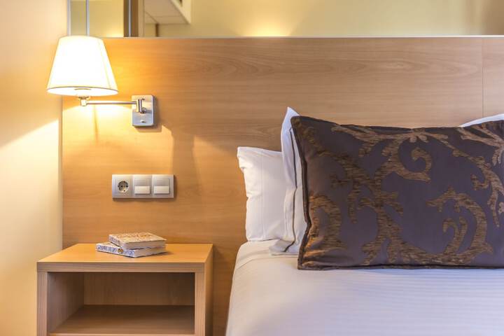 Room 10 of 45