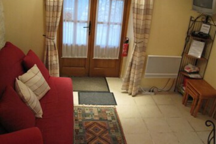 Room 5 of 10