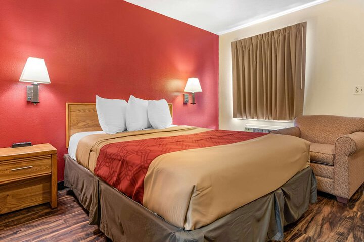 1 Queen Bed (14 of 19)