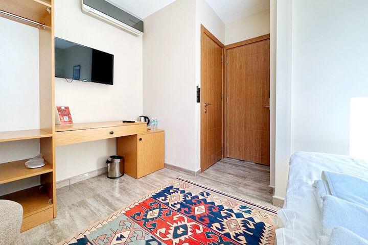 Room 27 of 99