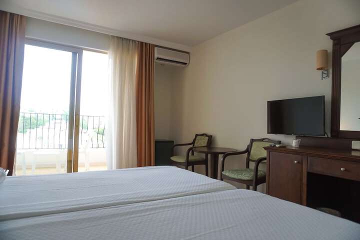 Room 12 of 40