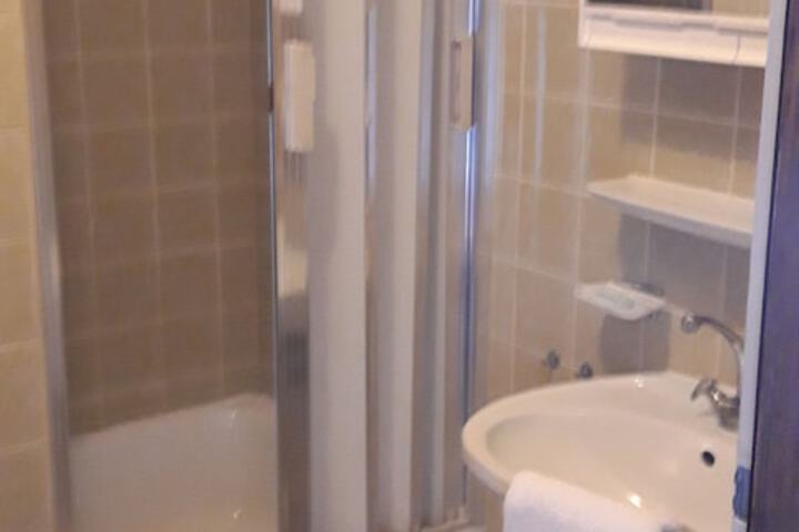 Room 8 of 10