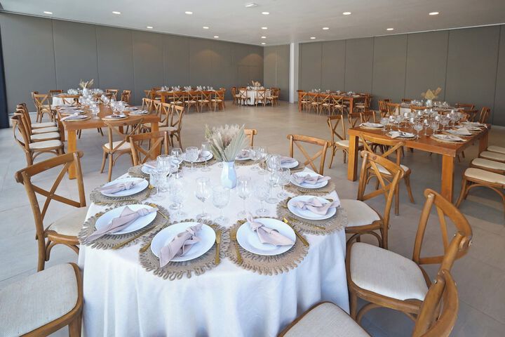 Ballroom/Hall 83 of 110