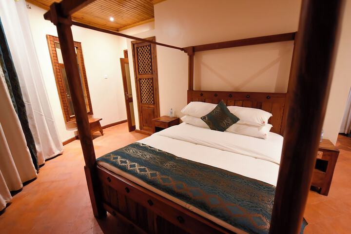 Room 5 of 114