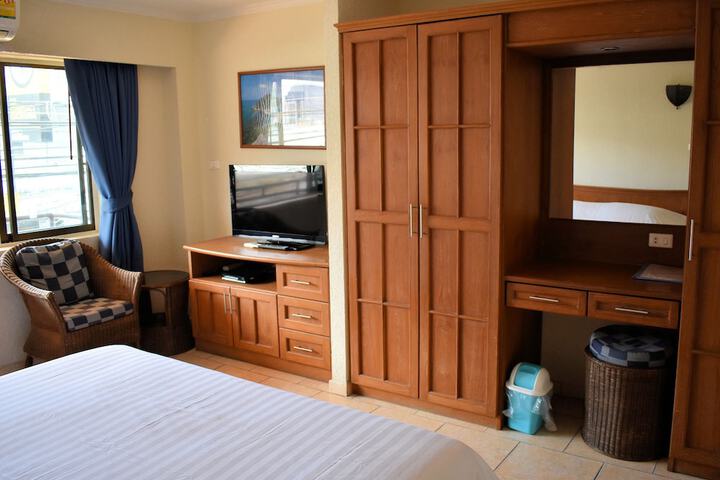 Room 14 of 38