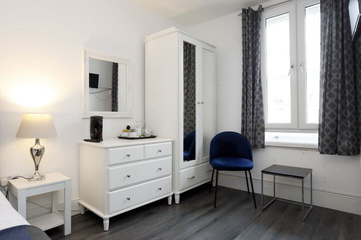 Room 43 of 63
