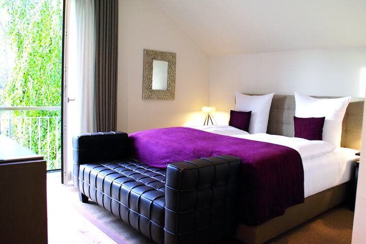 Room 12 of 114