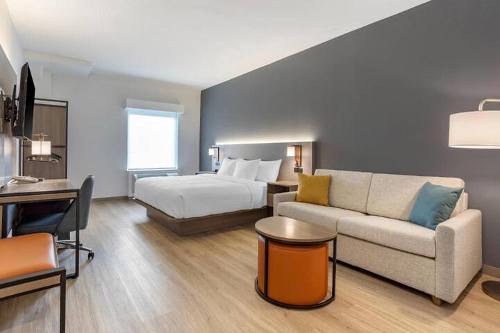 Photo of Comfort Inn & Suites Newark Liberty International Airport
