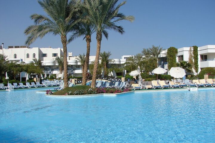 Pool 32 of 90